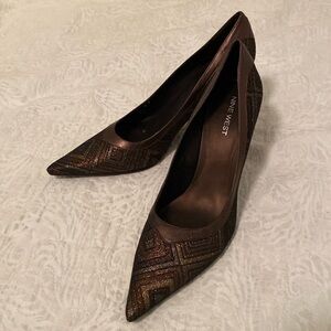 Nine West Hidenchick Brown textured Leather & Fabric Spike Heel Pump, Size 9 M